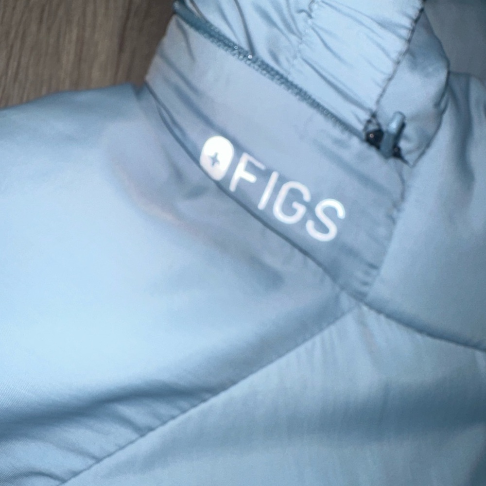 🩵FIGS Powder Blue Women's Puffer Jacket(limited edition)🩵 - Picture 6 of 7